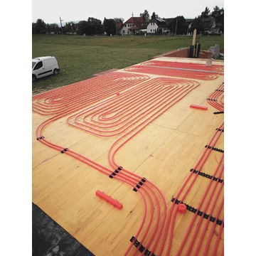 Betonfödémes mennyezetfűtés panel
