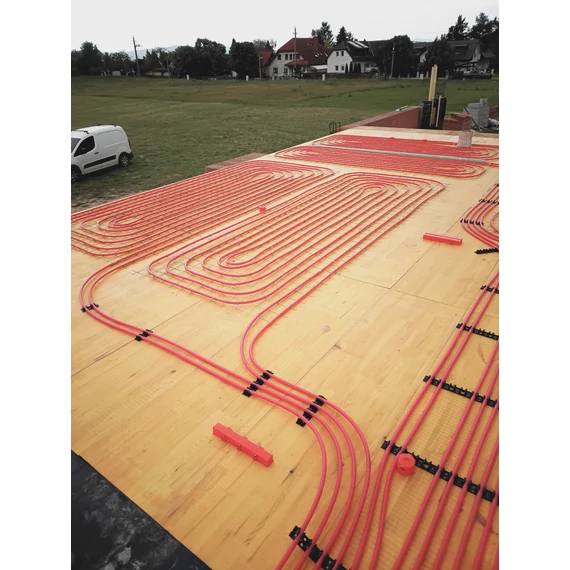 Betonfödémes mennyezetfűtés panel